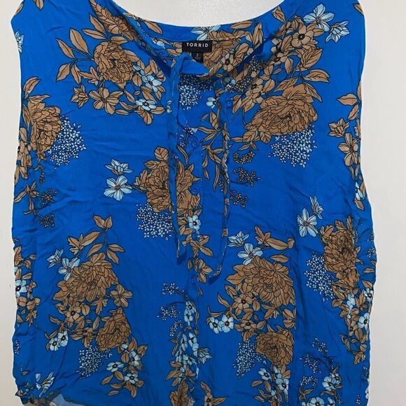Torrid Women's Blue Rayon Floral Tie Neck Sleeveless Blouse Size 2 - Picture 1 of 10